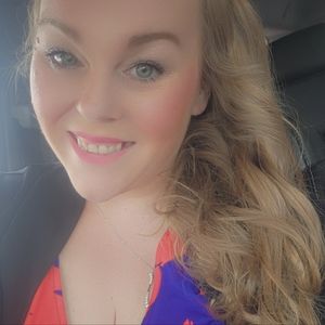 Meet your Posher, Danielle!